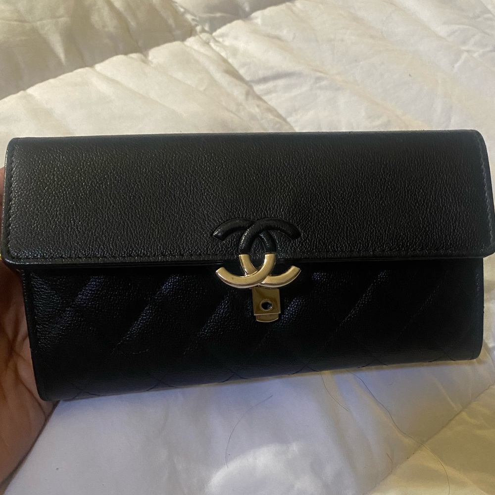 Authentic Chanel Wallet only used 2 times